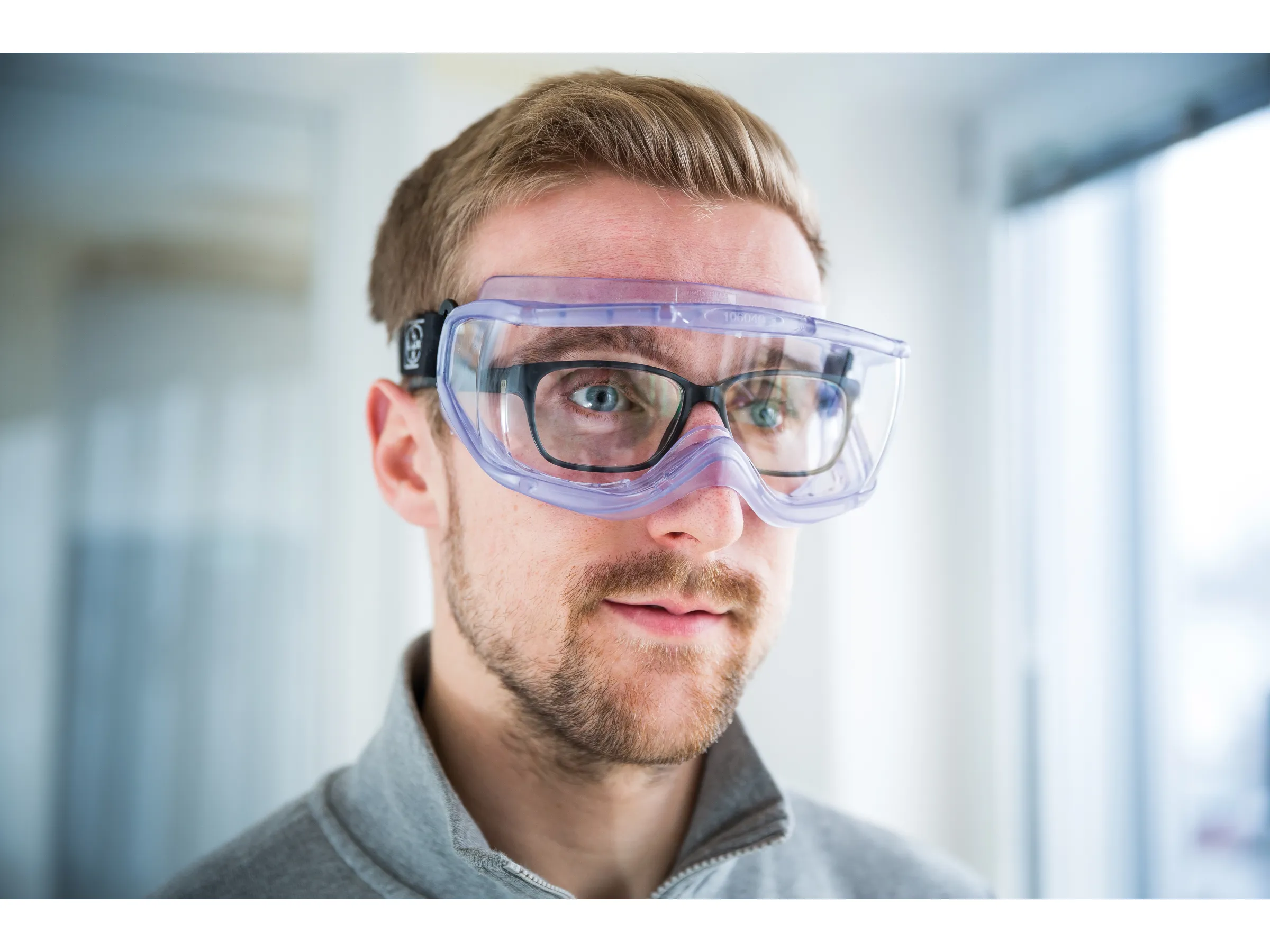 LUX Schutzbrille mit Band Transparent